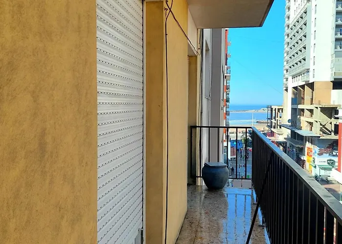 Muy Amplio Departamento En El Centro A Cuadras Del Mar Y Casino