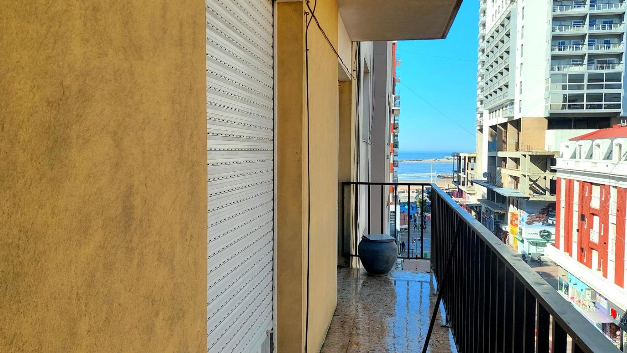 Muy Amplio Departamento En El Centro A Cuadras Del Mar Y Casino Apartment